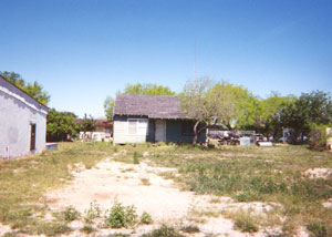 I dont recall the exact location of this old house, located on the west side of FM-88.